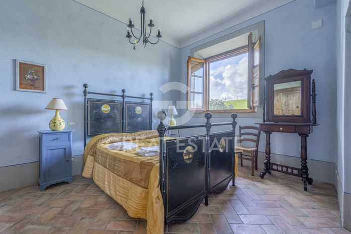 Image No.33-9 Bed Country House for sale