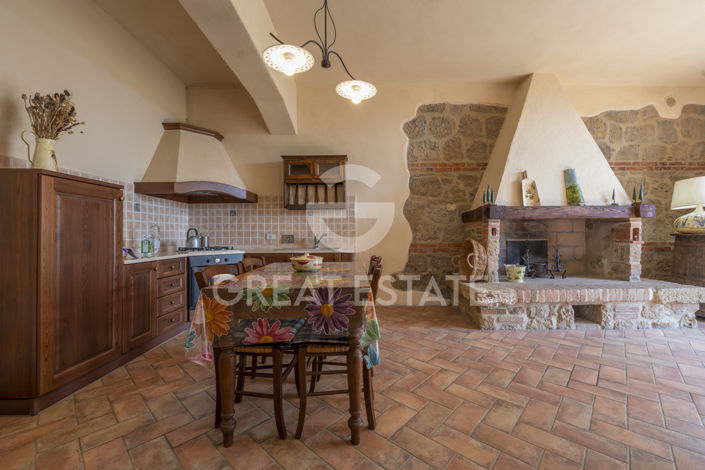 Image No.6-9 Bed Country House for sale