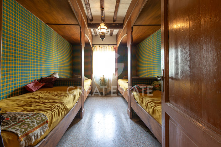 Image No.38-12 Bed Country House for sale