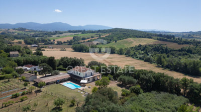 Maison de campagne de 6 chambres à vendre à Otricoli