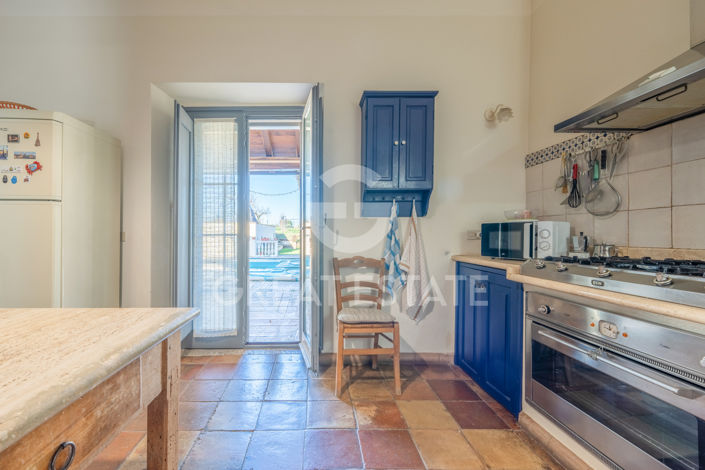 Image No.40-6 Bed Country House for sale