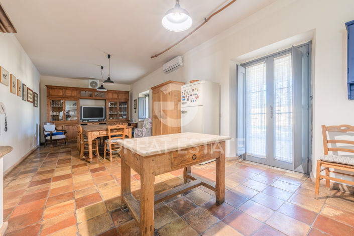 Image No.41-6 Bed Country House for sale