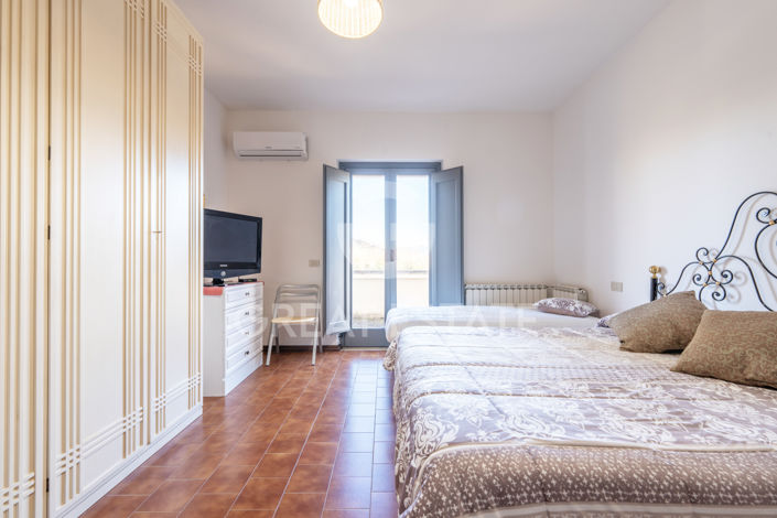 Image No.46-6 Bed Country House for sale