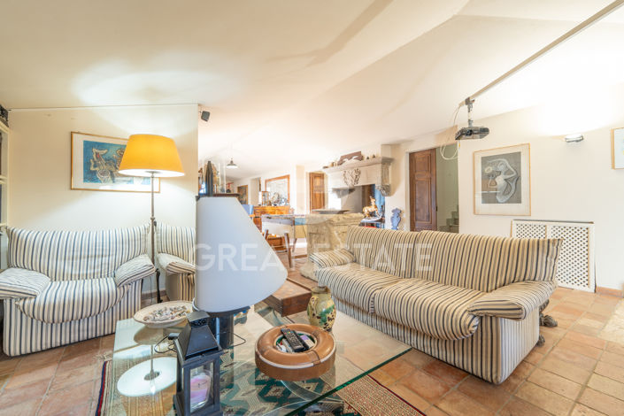 Image No.6-6 Bed Country House for sale