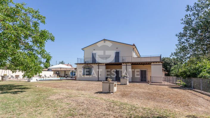 Image No.10-6 Bed Country House for sale