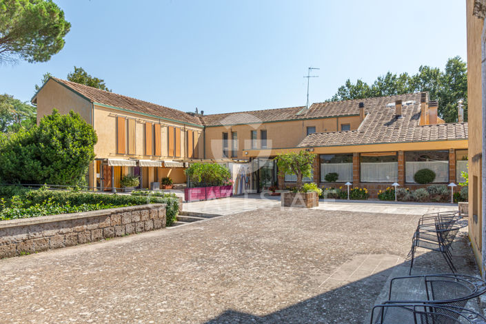 Image No.17-10 Bed Country House for sale