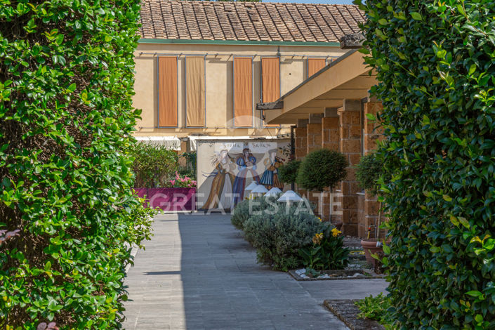 Image No.21-10 Bed Country House for sale