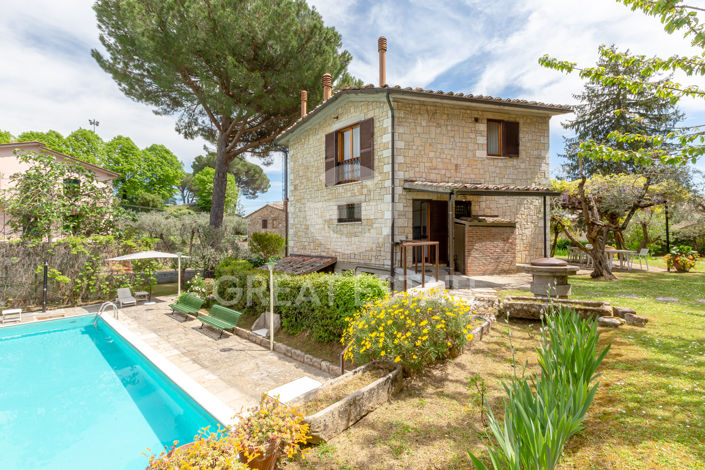 Image No.1-Villa de 5 chambres à vendre à Cetona