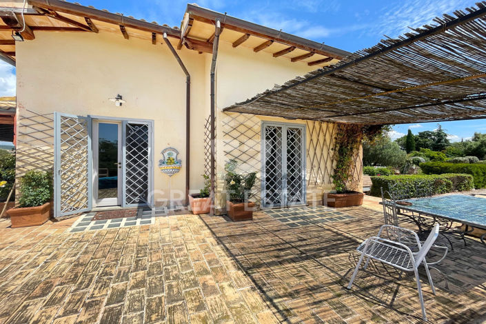 Image No.15-9 Bed Villa for sale