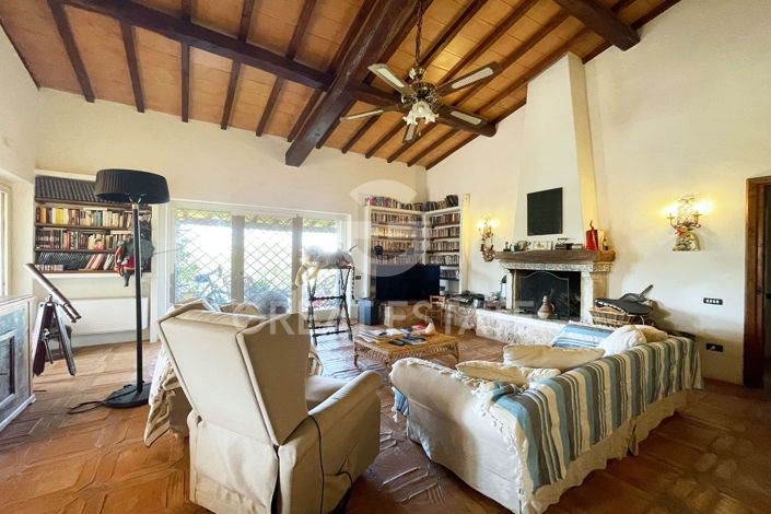 Image No.30-9 Bed Villa for sale