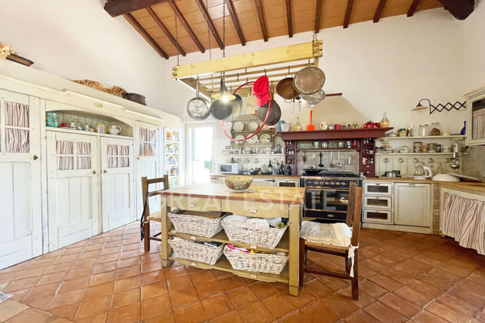 Image No.5-9 Bed Villa for sale