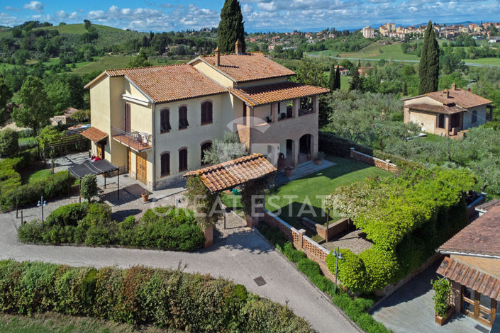 Image No.11-10 Bed Country House for sale