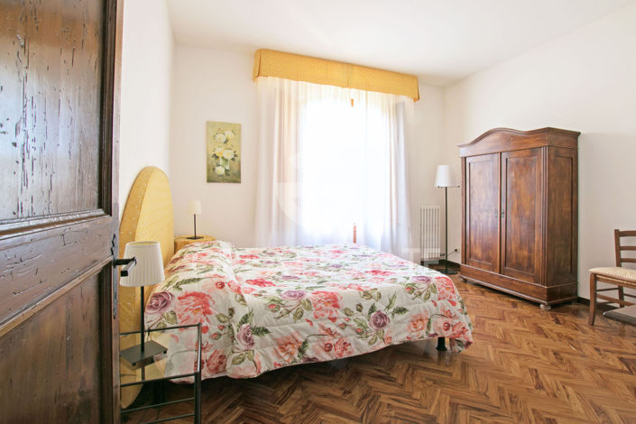 Image No.30-10 Bed Country House for sale