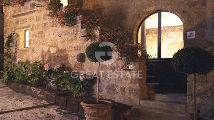 Image No.10-3 Bed Property for sale