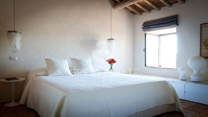 Image No.17-3 Bed Property for sale