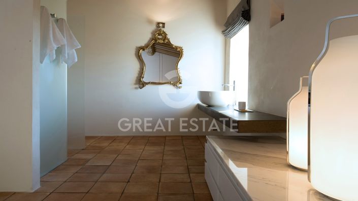 Image No.28-3 Bed Property for sale