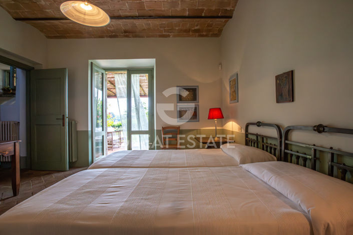 Image No.36-5 Bed Country House for sale