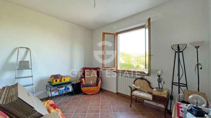 Image No.20-5 Bed Vineyard for sale