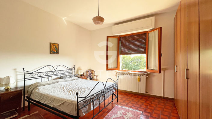 Image No.21-5 Bed Vineyard for sale