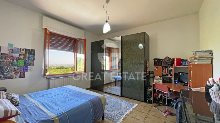 Image No.22-5 Bed Vineyard for sale