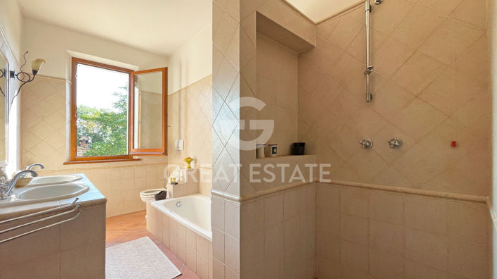 Image No.23-5 Bed Vineyard for sale