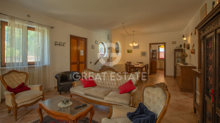 Image No.2-5 Bed Country House for sale