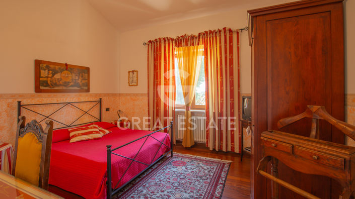 Image No.35-5 Bed Country House for sale