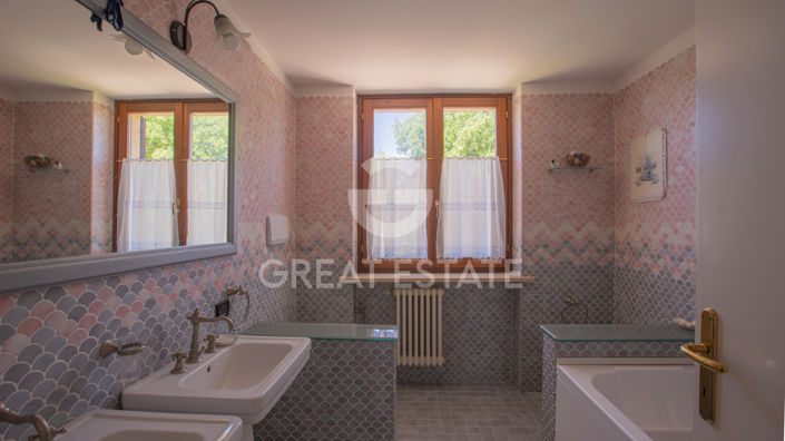 Image No.39-5 Bed Country House for sale