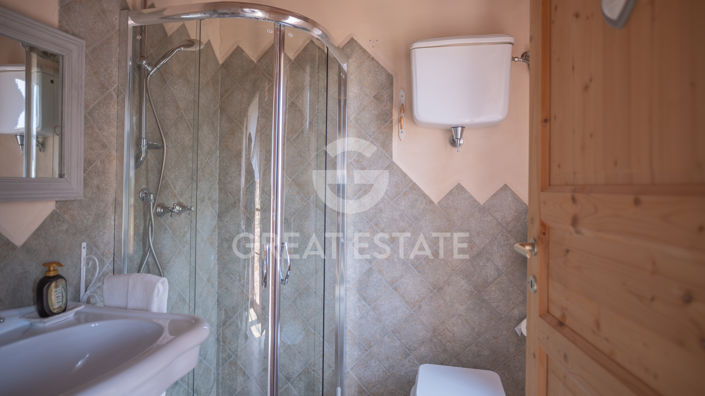 Image No.15-6 Bed Country House for sale