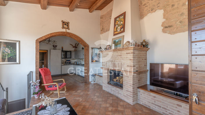 Image No.2-4 Bed Country House for sale