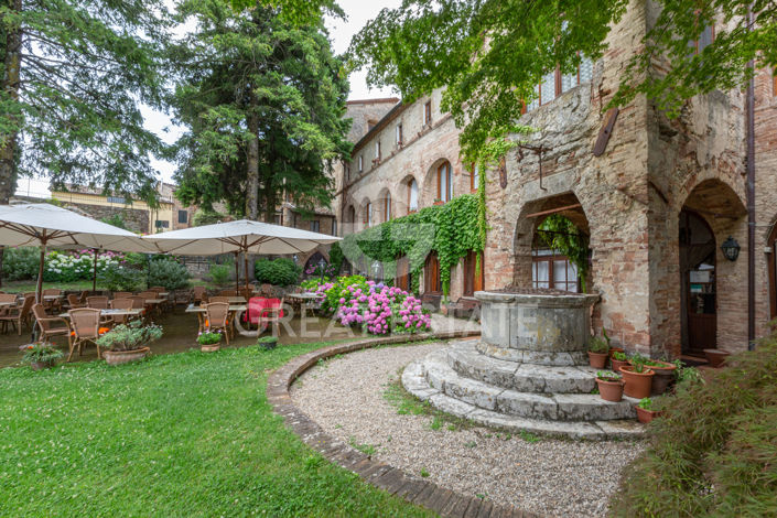 Image No.11-13 Bed Country House for sale