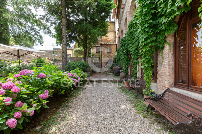 Image No.16-13 Bed Country House for sale