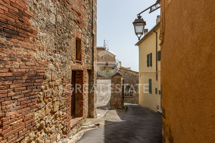 Image No.17-13 Bed Country House for sale