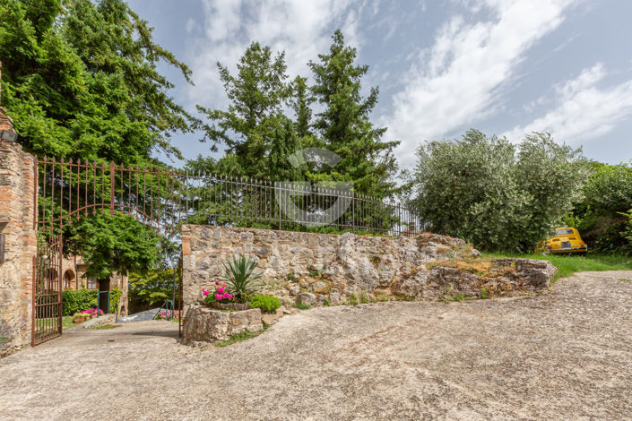 Image No.18-13 Bed Country House for sale