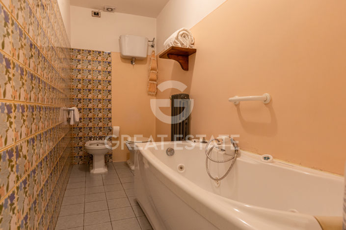 Image No.33-13 Bed Country House for sale