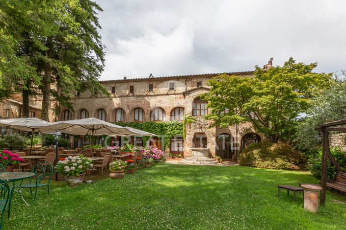 Image No.4-13 Bed Country House for sale