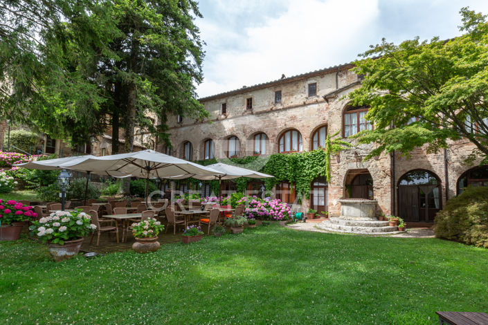 Image No.8-13 Bed Country House for sale