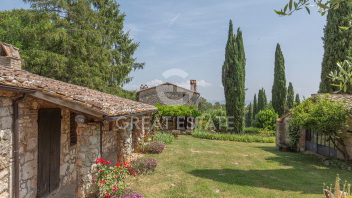 Image No.17-13 Bed Country House for sale