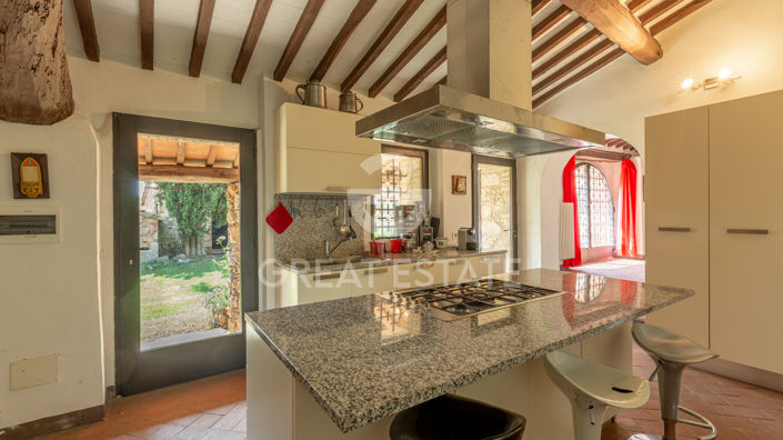 Image No.40-13 Bed Country House for sale