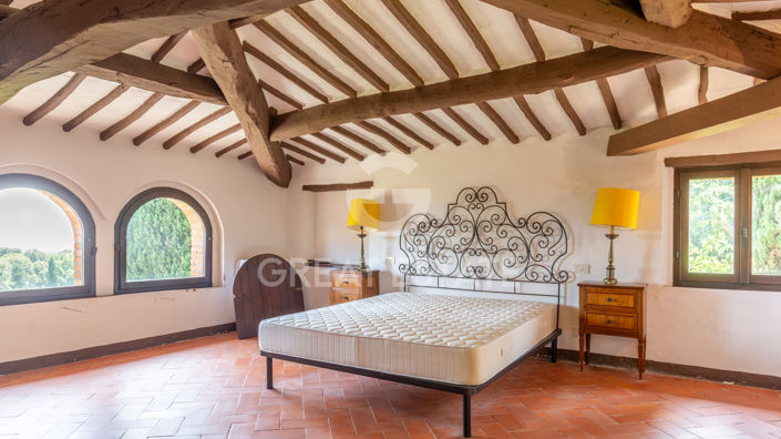 Image No.55-13 Bed Country House for sale