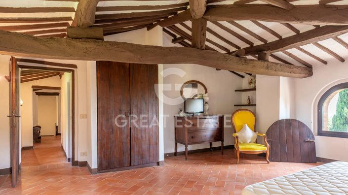 Image No.56-13 Bed Country House for sale