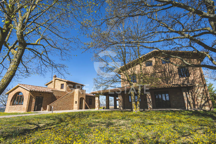 Image No.17-12 Bed Country House for sale