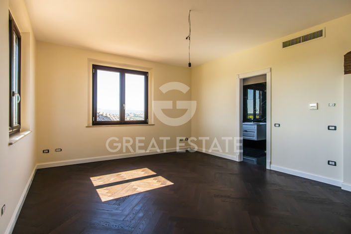 Image No.46-12 Bed Country House for sale