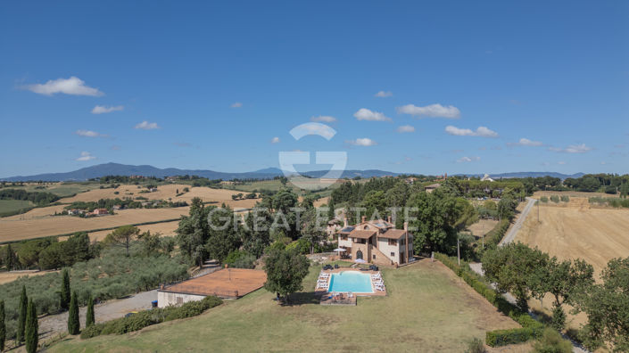 Image No.3-Maison de campagne de 5 chambres à vendre à Castiglione del Lago