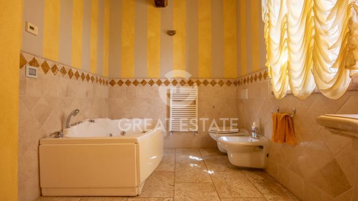 Image No.39-5 Bed Country House for sale