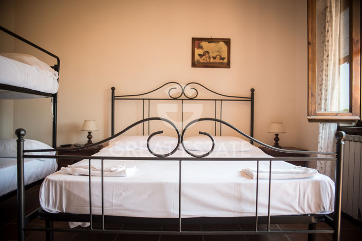 Image No.17-9 Bed Country House for sale