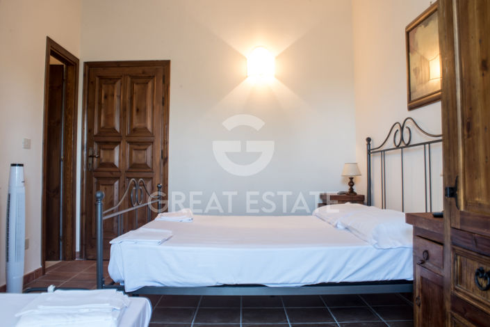 Image No.18-9 Bed Country House for sale