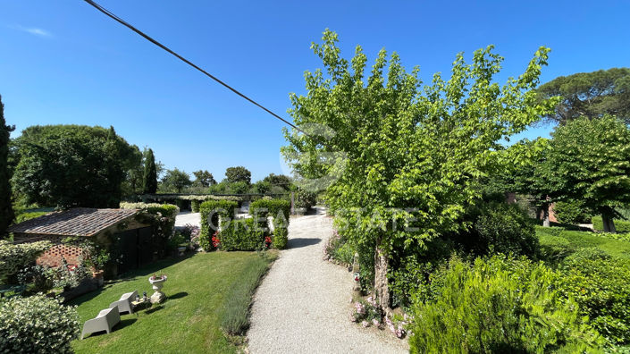 Image No.16-Maison de campagne de 7 chambres à vendre à Montepulciano