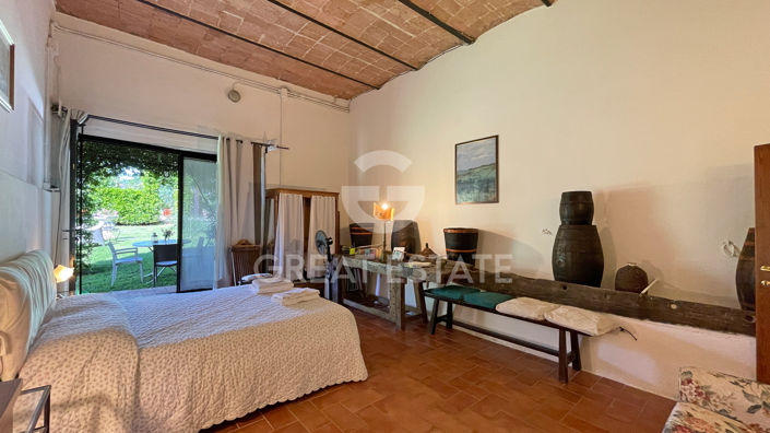 Image No.35-Maison de campagne de 7 chambres à vendre à Montepulciano