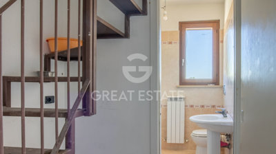 vendesi-villa-plurifamiliare-in-umbria-perugi